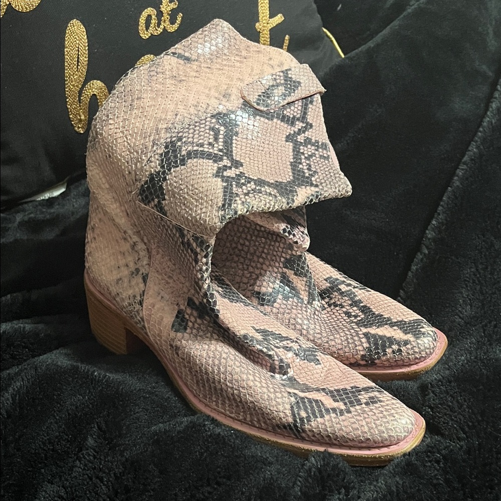 Vintage Y2K Hype Snakeskin Ankle Western Boots 7.5 M